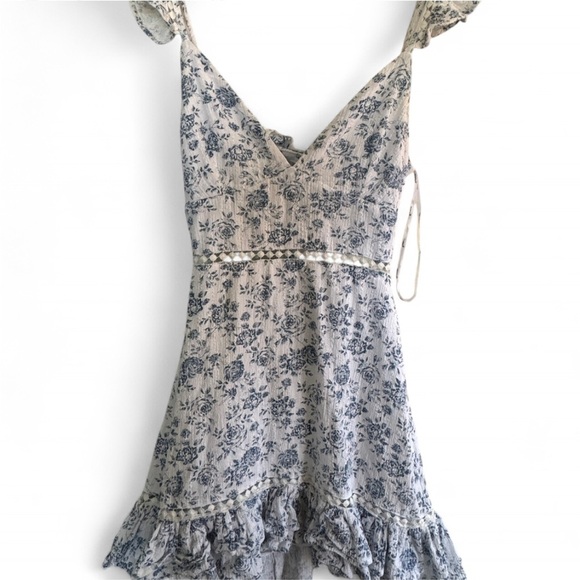 MINKPINK Skye Rose Blue and White Floral Print Mini Dress small - Picture 2 of 8